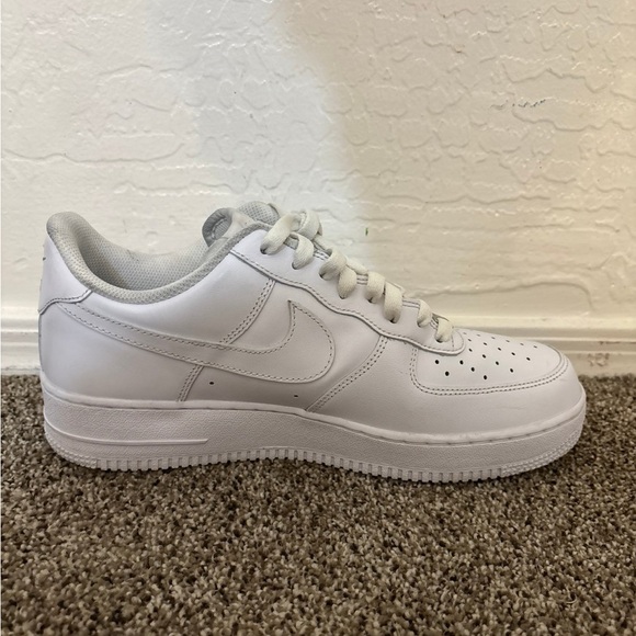 Size 10 - Air Force 1 White - Picture 9 of 12